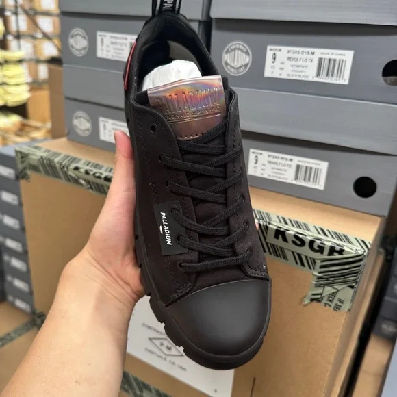 Palladium Revolt Lo Tx Black Low Sneaker Boot 97243-010 Chunky Size 8.5 ONLY - Picture 2 of 10